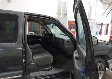 2004 Chevrolet Silverado 1500 Ls z USA, uszkodzony, nr VIN 2GCEC19V741218917